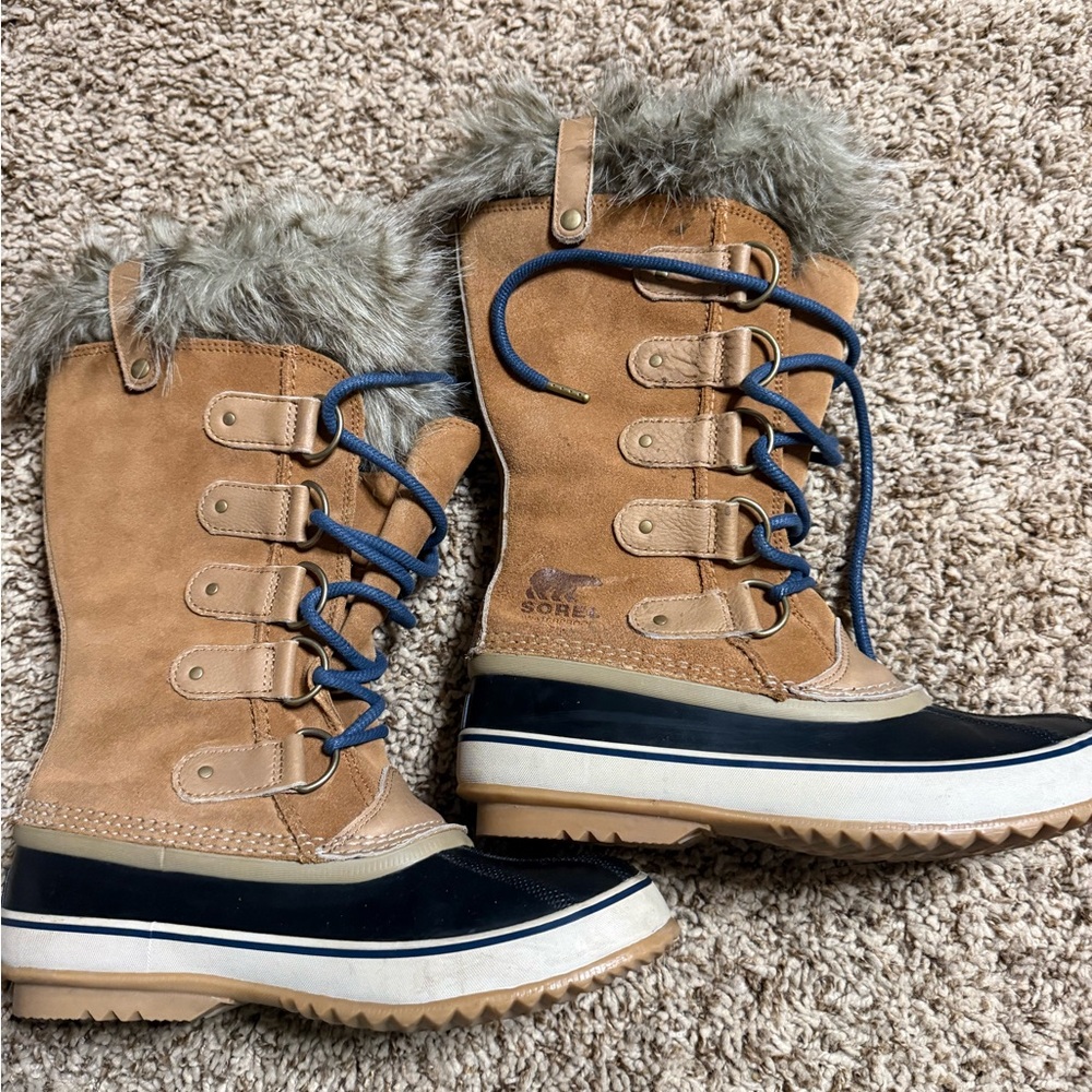 Sorel Women's Tan and Black Winter Boots with Faux Fur
